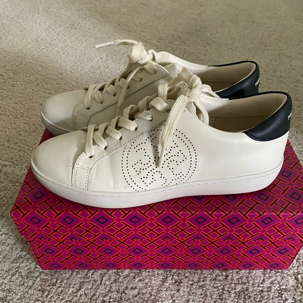 Tory Burch Leigh T-Logo Sneaker size 8.5